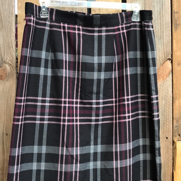 ⭐️3 for $29 Studio C Plaid Maxi Skirt - Picture 2 of 7
